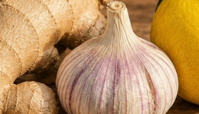 Grated ginger + onion + garlic + lemon juice  Just one teaspoon… and your